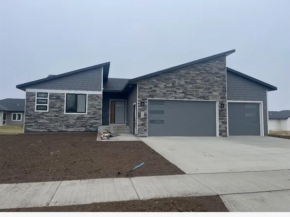 442 Blue Ox Cir, Harrisburg, SD 57032