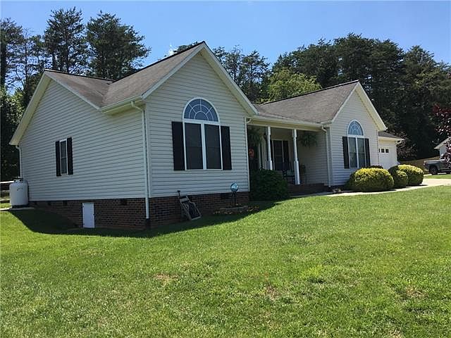 1st image of 102 Freshfield Dr