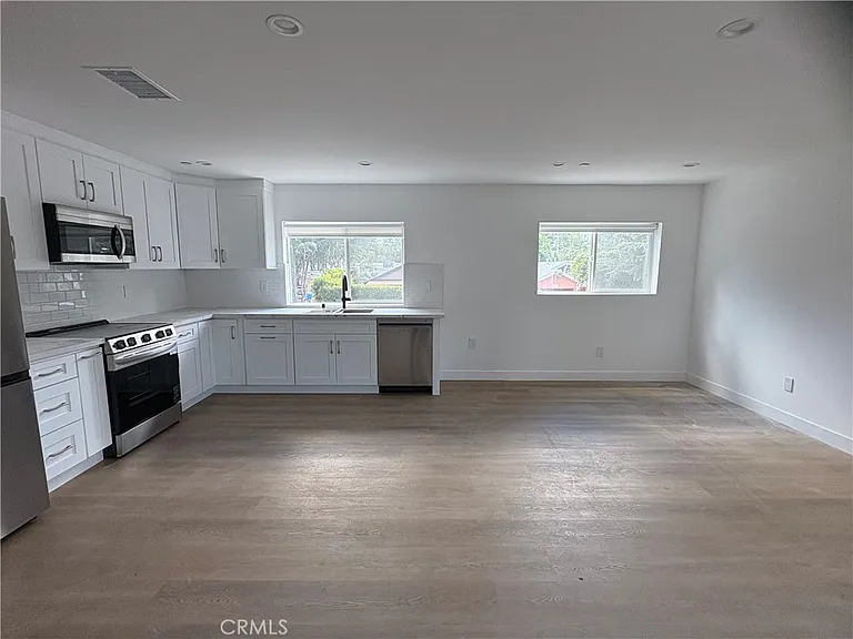 14165 Calvert St — Photo 1