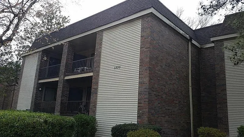 Poplar Woods Cir W — Photo 2