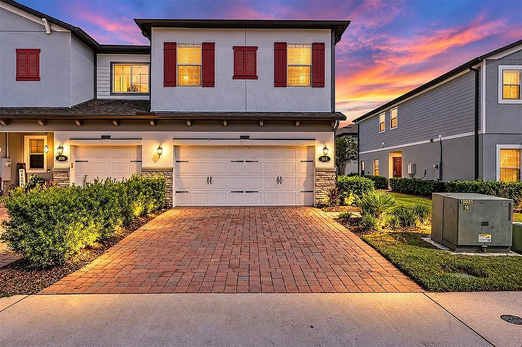 3 bed, 2.5 bath, 1724 sqft, $2,500 — Photo 2