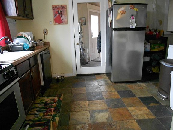 5th image of 709 Chester Ave