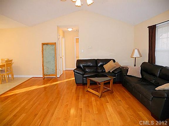 4th image of 1041 Walter Dr