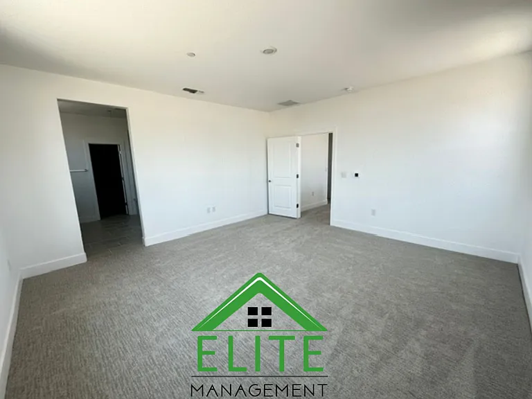 15828 Malibu Dr — Photo 18