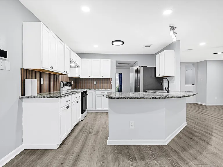 15019 Dunster Ln — Photo 8
