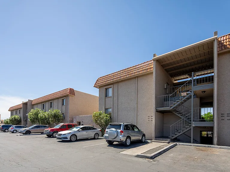 Pine Terrace — Photo 30