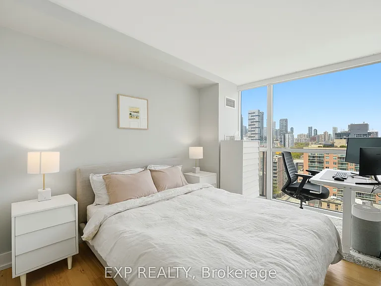 230 King St E #Penthouse 20 — Photo 19
