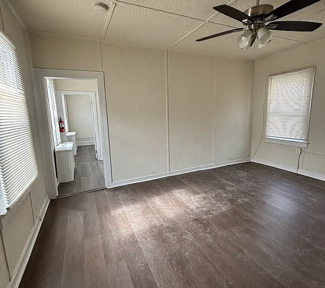 218-220 S Broadway #C — Photo 4