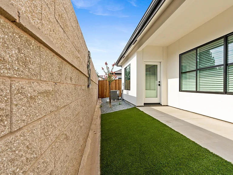 The Palms Luxury Condominiums — Photo 58