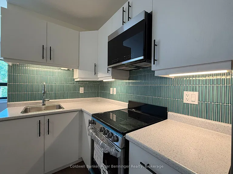604 Queen St S #202 — Photo 4