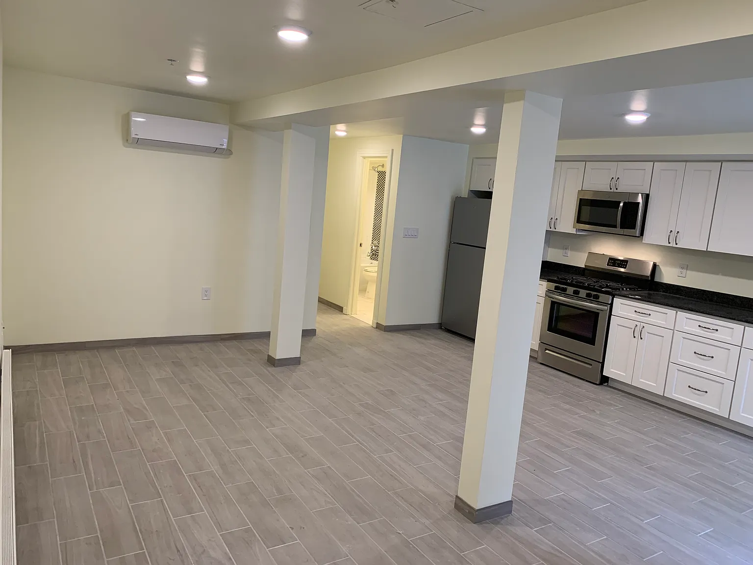 2 bed, 900 sqft, $2,960 — Photo 3