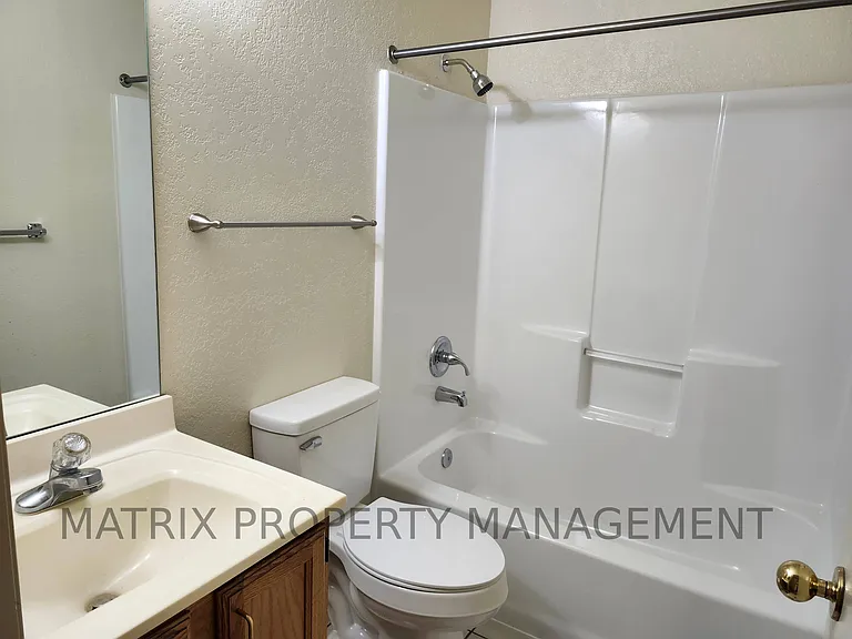 15170 N Stevens St #B — Photo 12