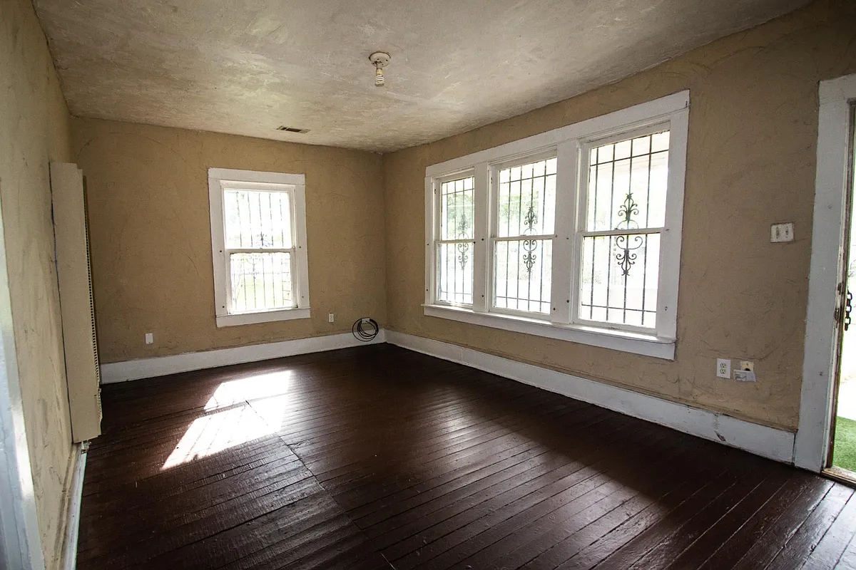 Building Photo - 4306 Metropolitan Ave