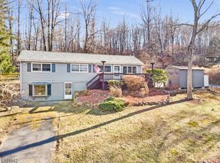 16 Glenn Ave, Glen Gardner, NJ 08826