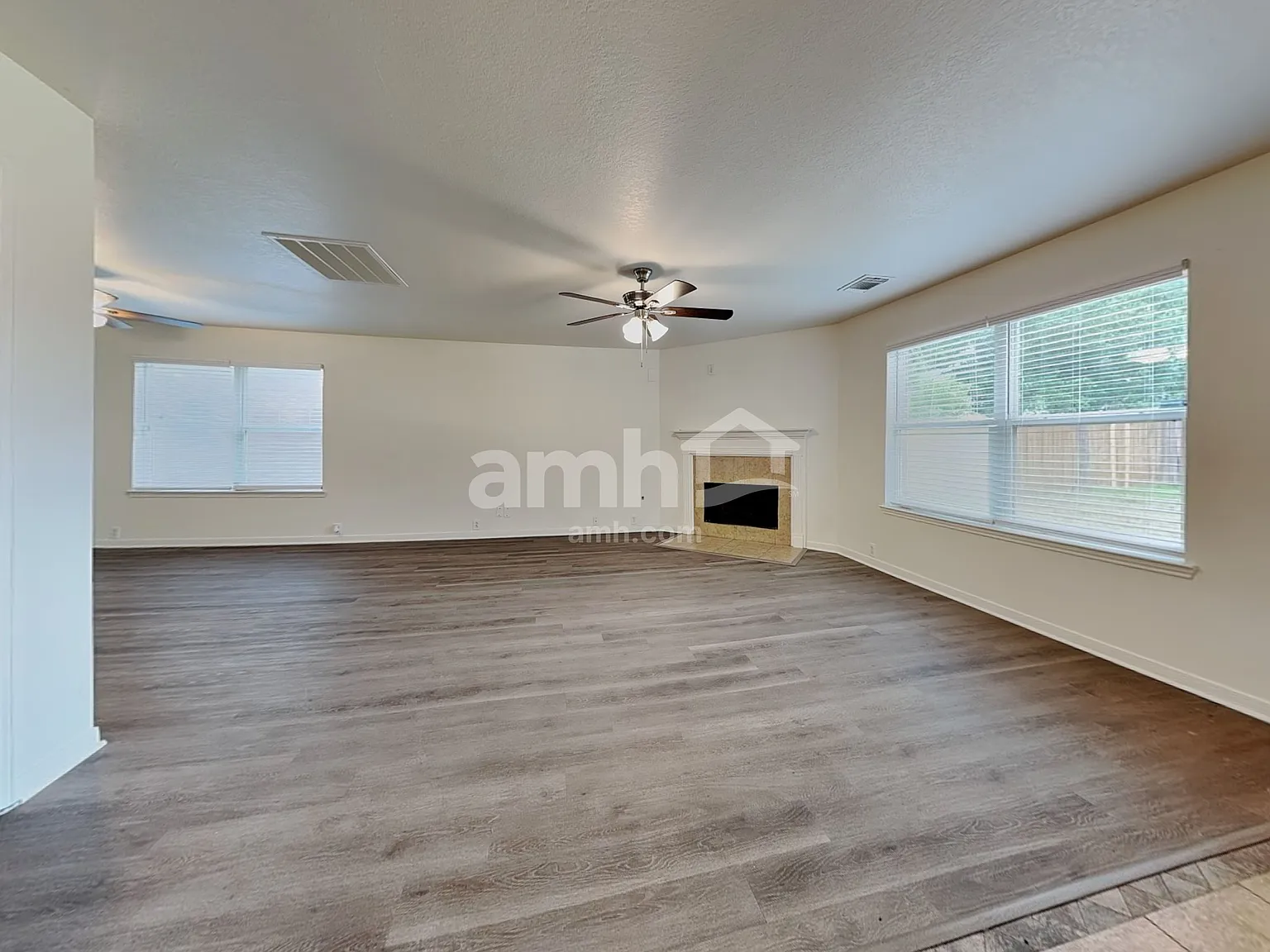 4 bed, 2.5 bath, 2540 sqft, $2,325 — Photo 4