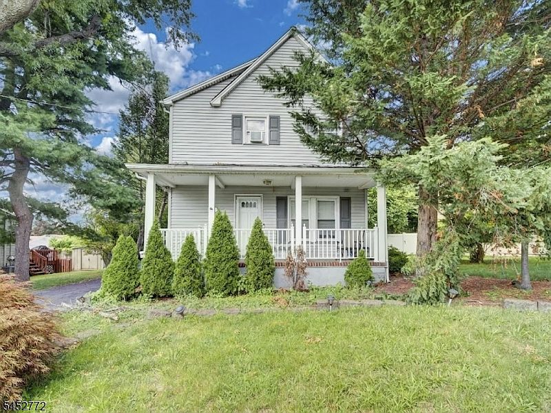 1st image of 20 Watchung Pl