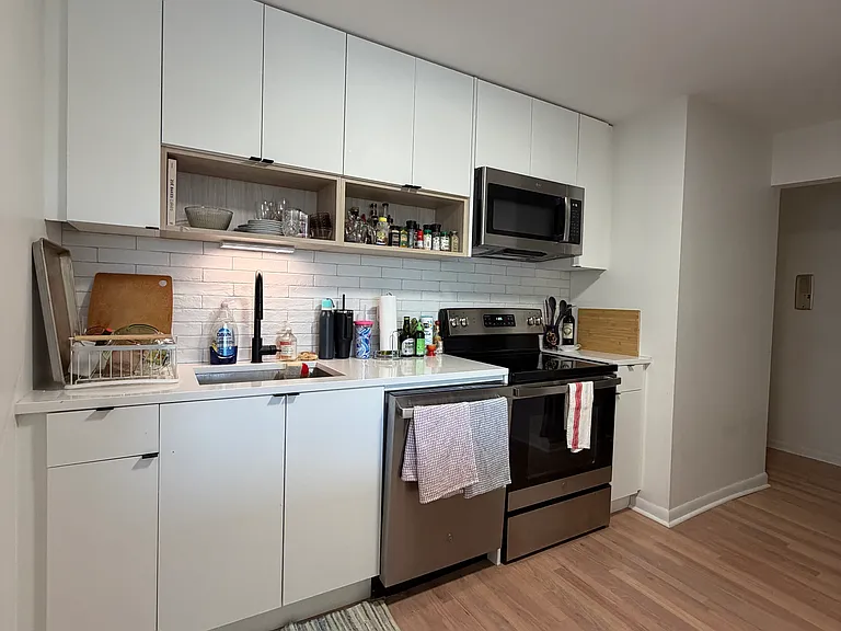 830 Judson Ave #4W — Photo 7