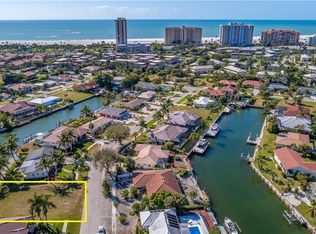 837 Wintergreen Ct, Marco Island, FL 34145