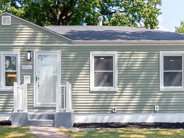 9866 Eastdell Dr, Saint Louis, MO 63136