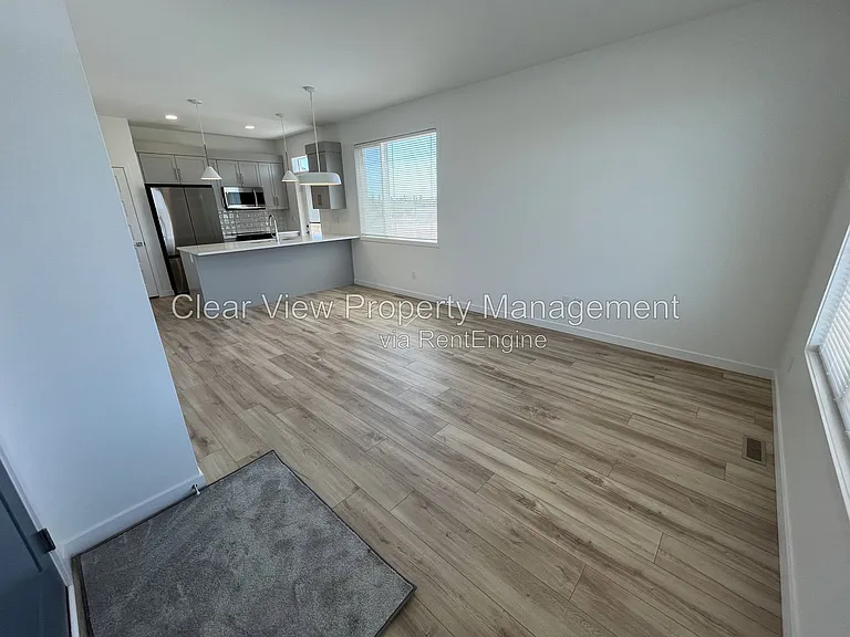 319 Aquitania Blvd W #UPPER LEVEL — Photo 4