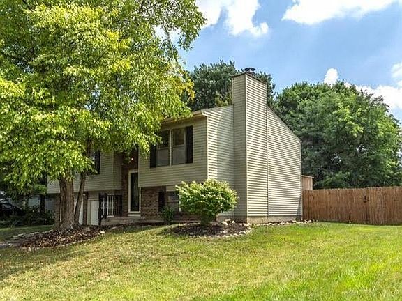 2nd image of 4944 Honeysuckle Blvd