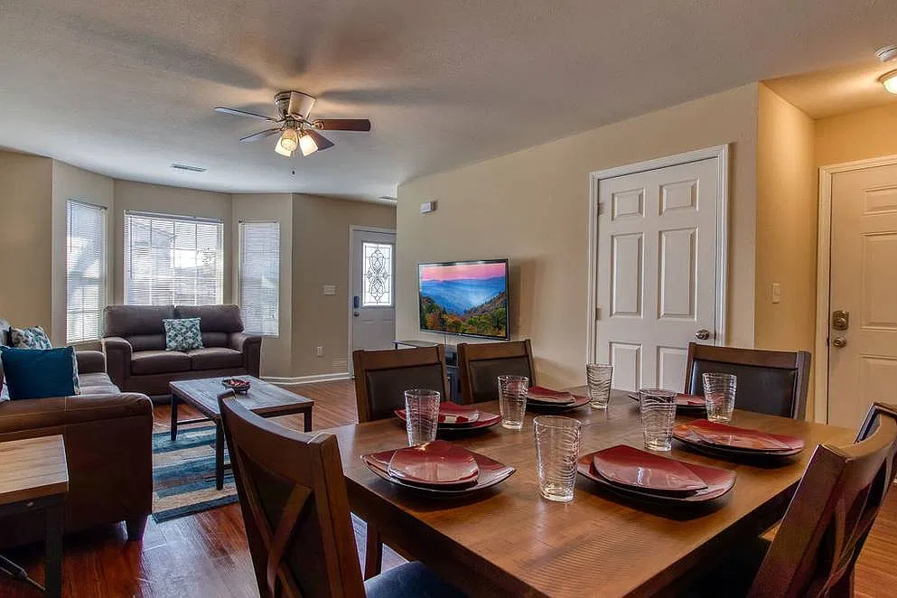 3 bed, 2.5 bath, 1500 sqft, $1,900 — Photo 4