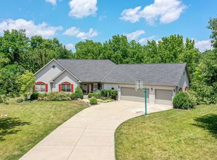 704 Countrywood Dr, Noblesville, IN 46060
