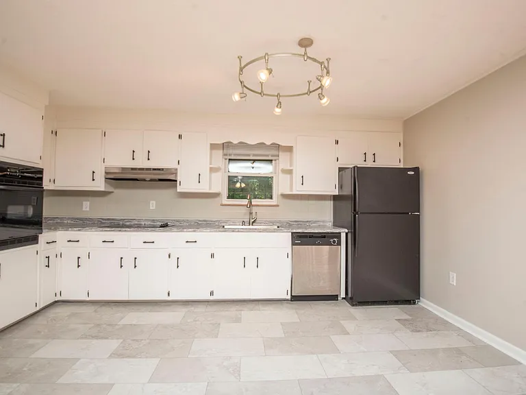 136 Harrison Ln — Photo 15