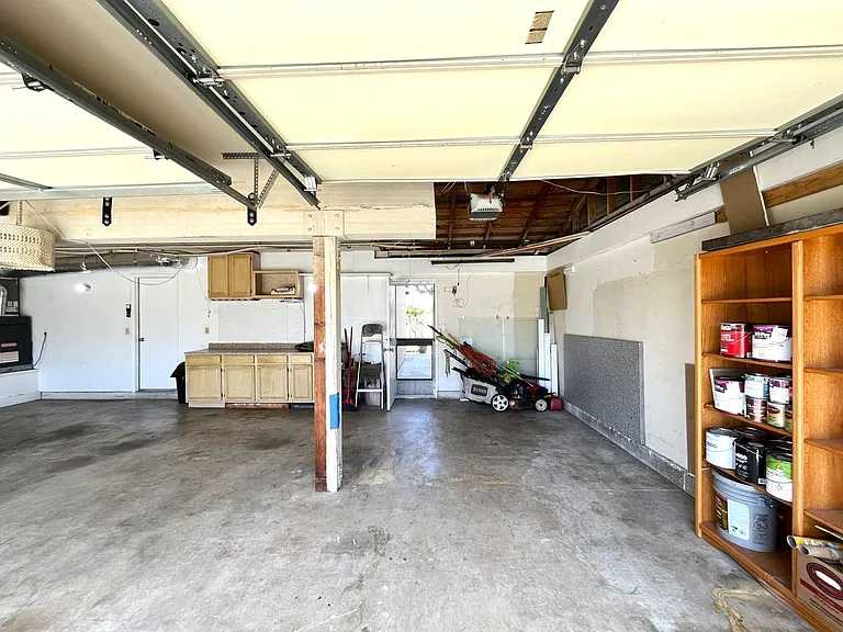 581 S Greenwich St — Photo 41