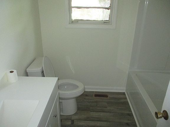 5th image of 3203 Sennadale Ln