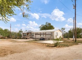 264 County Road 7710, Devine, TX 78016