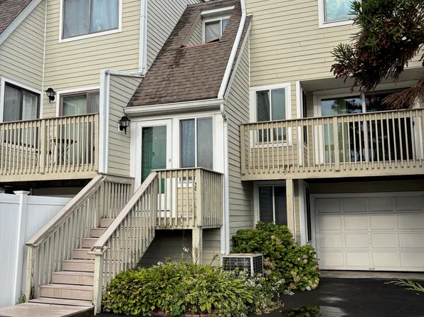 15 Peddlars Drive #15, Branford, CT 06405
