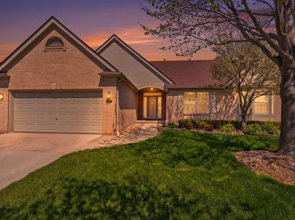 17233 Pond Dr, Clinton Township, MI 48038