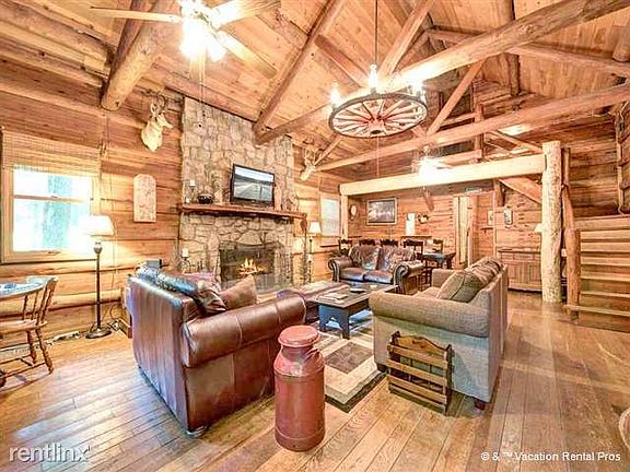 A one-of-a-kind cabin for a one-of-a-kind vacation