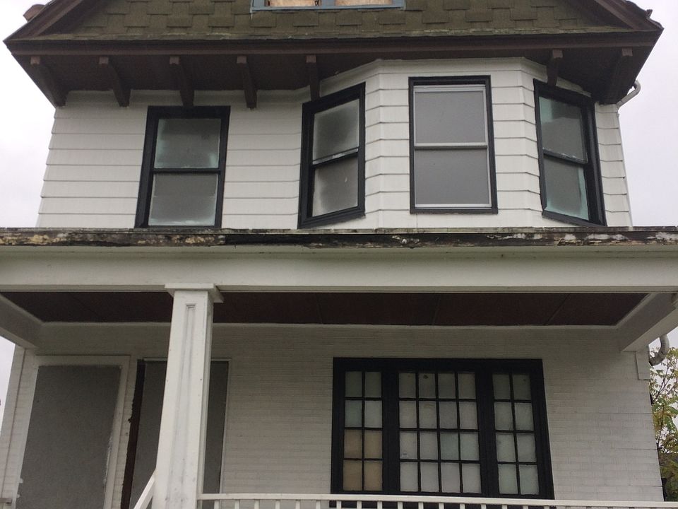 DUPLEX APARTMENT HOUSE