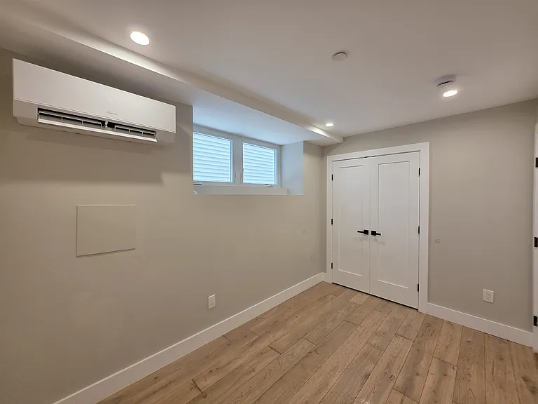 334 Van Duzer St #1 — Photo 8