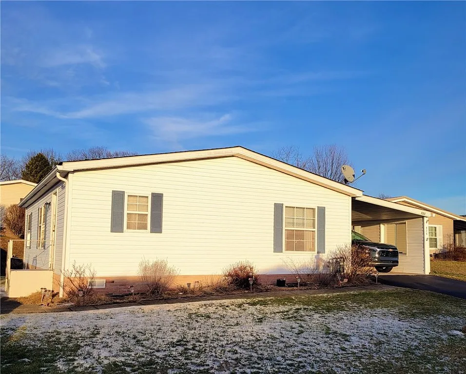 826 Clover Ln photo 1