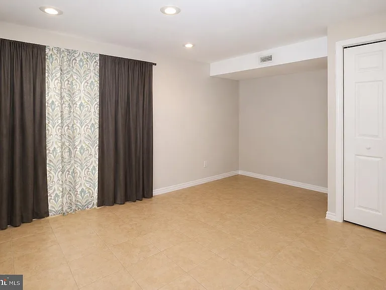 124 Hamlet Dr — Photo 15