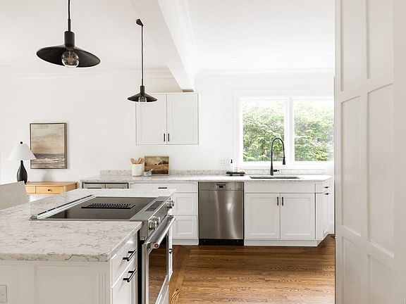 4th image of 535 Falkland Rd