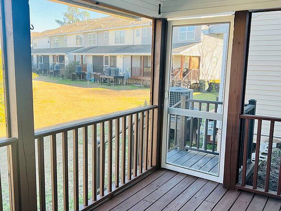 Spacious screened in porch