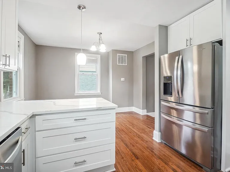2615 Otis St NE — Photo 15