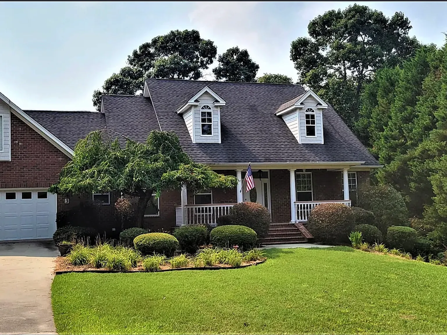 5 bed, 3.5 bath, 3100 sqft, $2,700 — Photo 2