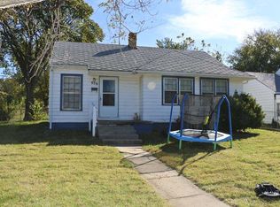 956 N Pinecrest St, Wichita, KS 67208