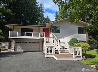 19220 37th Ave NE, Lake Forest Park, WA