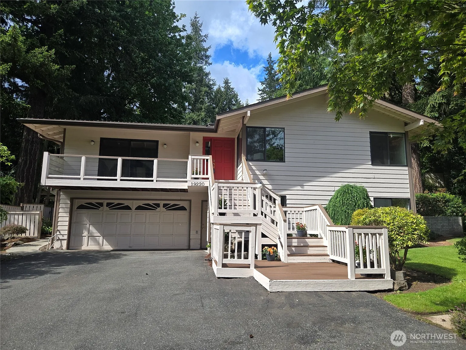 19220 37th Avenue NE photo 1