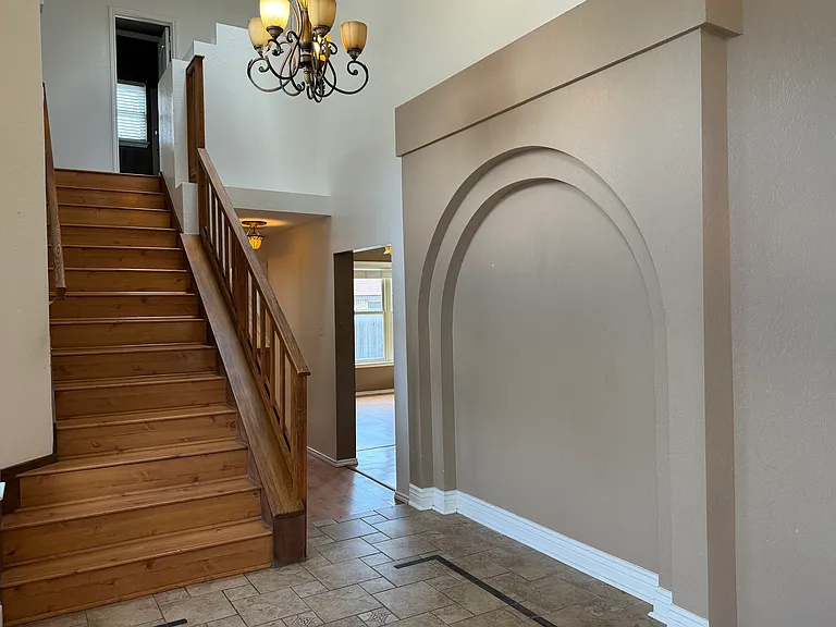 2208 Illinois Dr — Photo 5