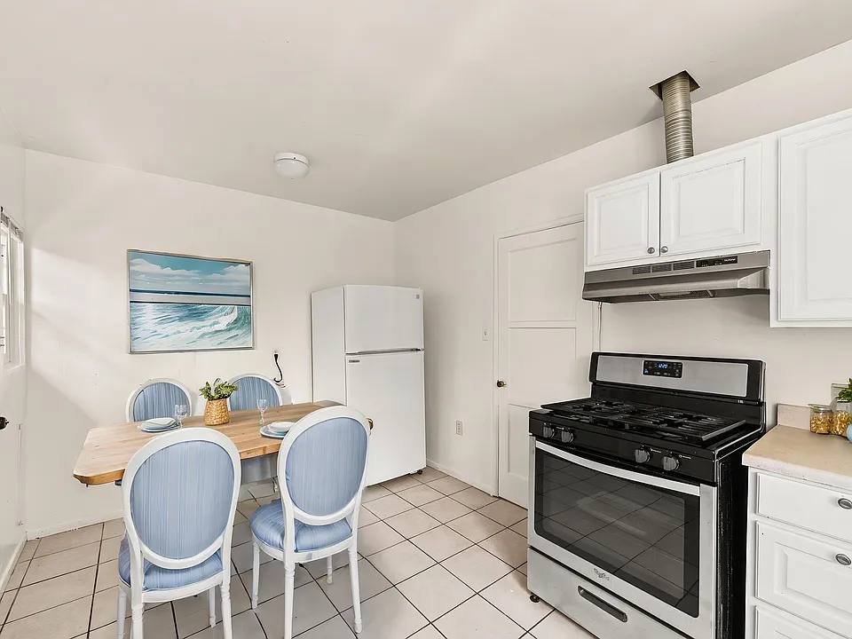 Kitching Dining Area *digitally staged*