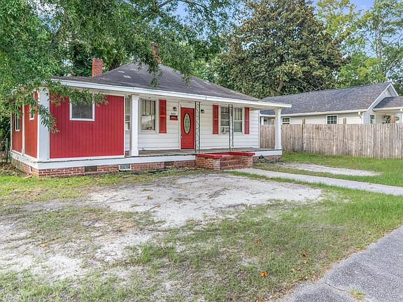 2nd image of 557 Louis St