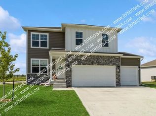 1115 Spruce St, Waukee, IA 50263