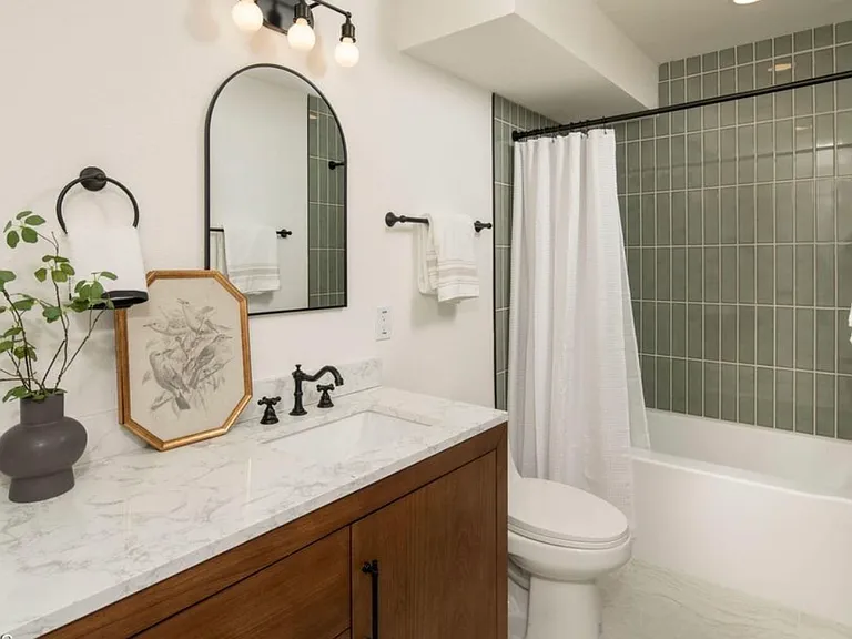1880 E Morten Ave #111 — Photo 9